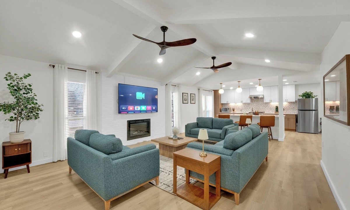 Irving House | Private Pickleball Court Near AT&T Stadium DFW&DAL airport convention center