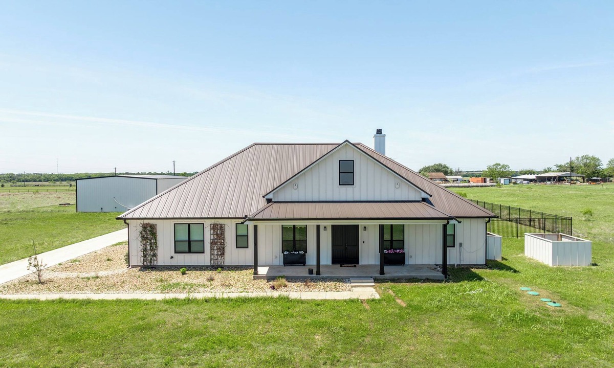 Crawford House | Private Pickleball Ranch Luxury Retreat - Huge Enclosed Patio for Large Events
