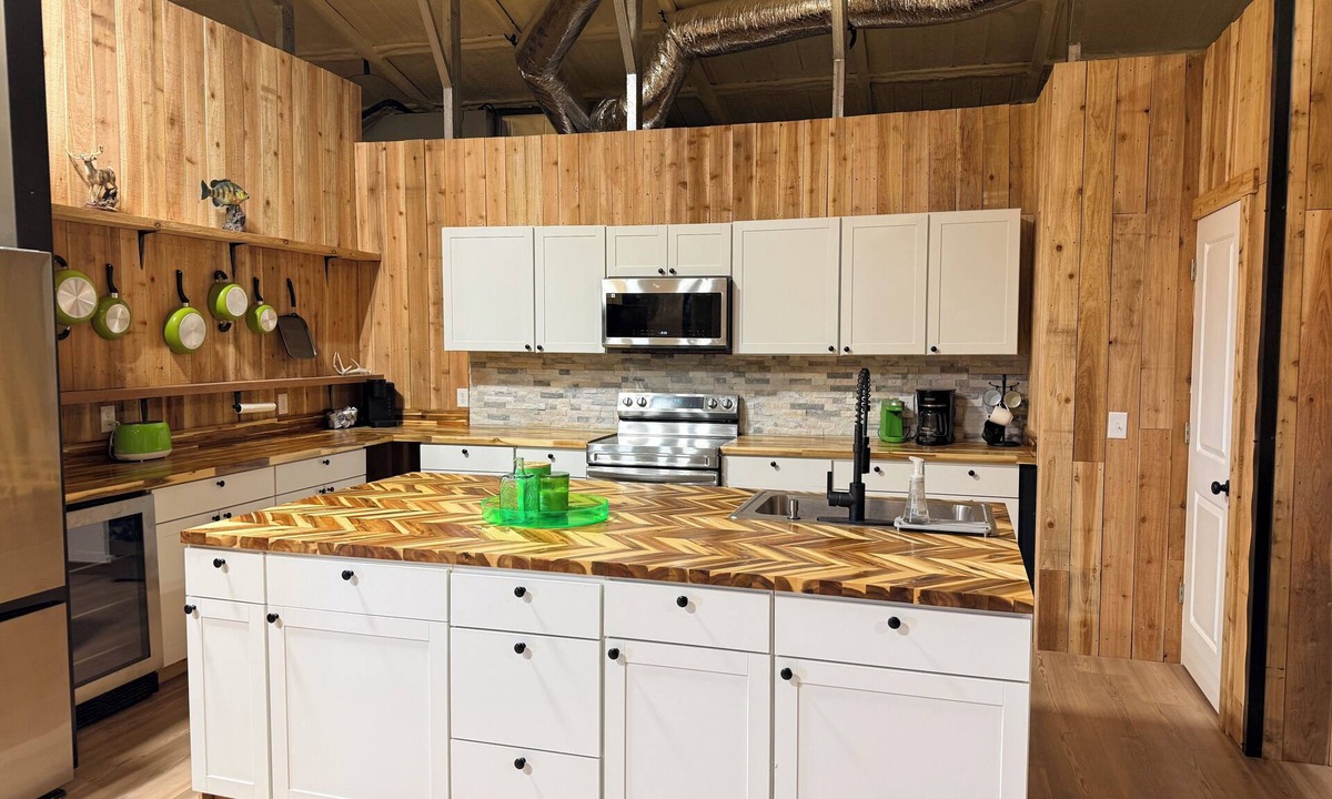 Lelia Lake House | PRIVATE RANCH with fishing, ATV riding area, gun range and more!