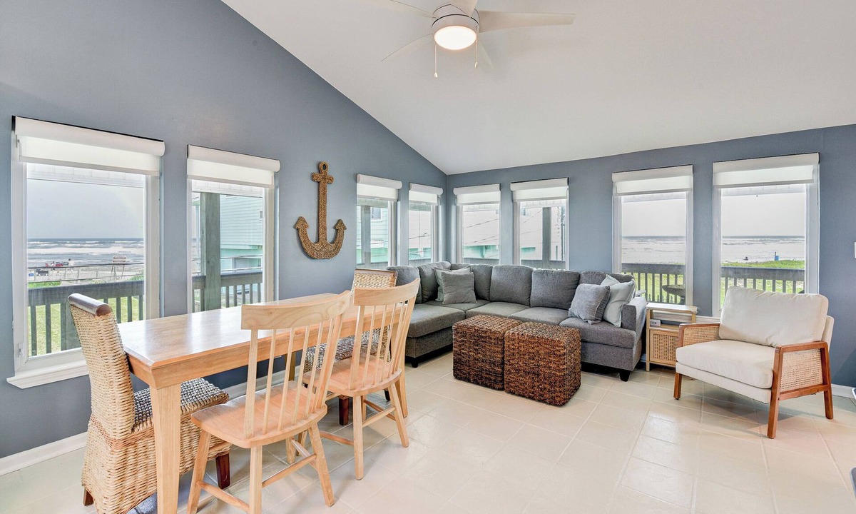 Pirates Beach West House | Propeller Clubhouse - Stunning Beach Views, Walk Steps to Beachfront
