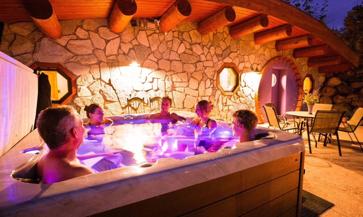Baca Grande Cottage | Purple Hobbit Home/Hot Tub/Sauna/Fire Pit