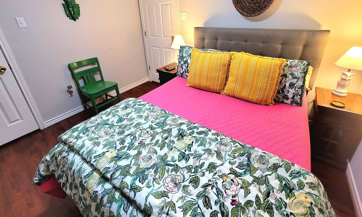 Woodway House | ★Queen Bedroom for 2 People in private home★30+ Amenities★Clean★Quiet