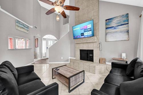 El Lago House | Quiet 4BR Near Nasa & Kemah, King Bed, Bbq, Patio