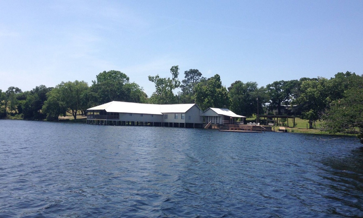 Buffalo Resort | ★ Ranch located on 67 Acres with Lakehouse and Rustic Event Center★