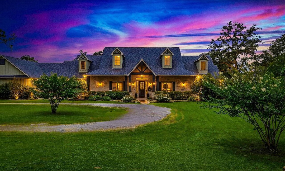 Madisonville House | Ranch Retreat with Private Pool, less than an hour to Bryan/College Station, TX