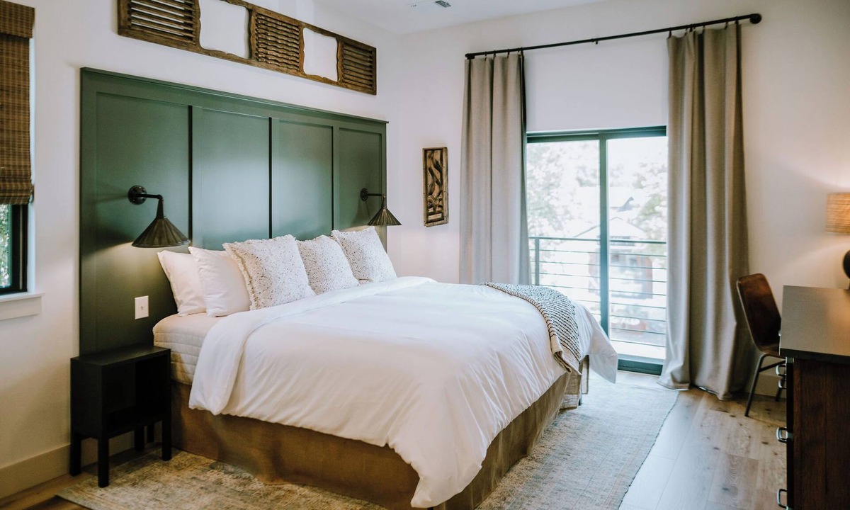 Wimberley Hotel | Rancher's Rest — Modern Western King Suite | Gaines Ranch on the Square