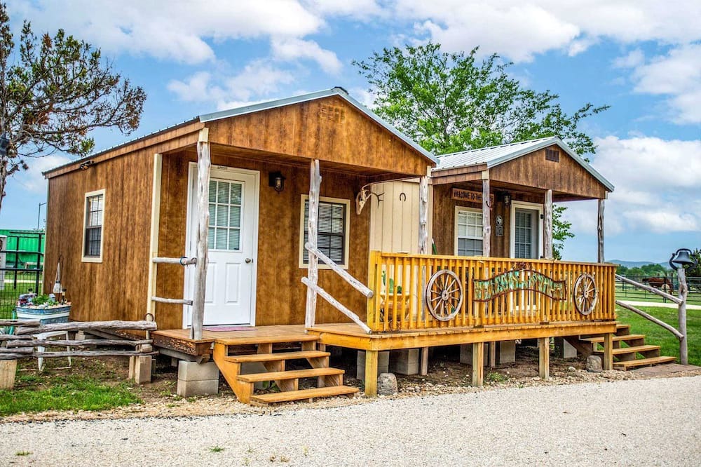 Medina Cabin | Relaxing Waterfront Cabin Getaway for Families and Couples in Medina, Texas
