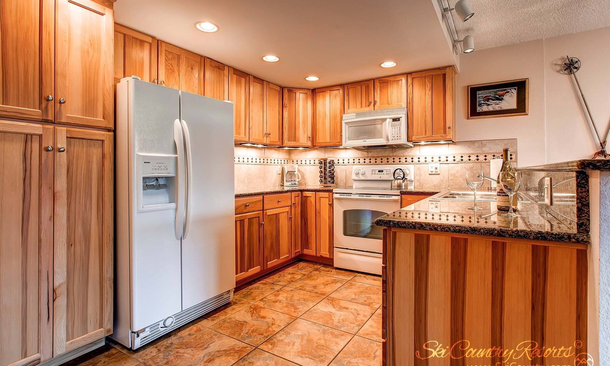 Warrior's Mark Condo | Remodeled Kitchen & Bath, Views, Wi-Fi, Garage Parking, Onsite Hot Tubs TE504