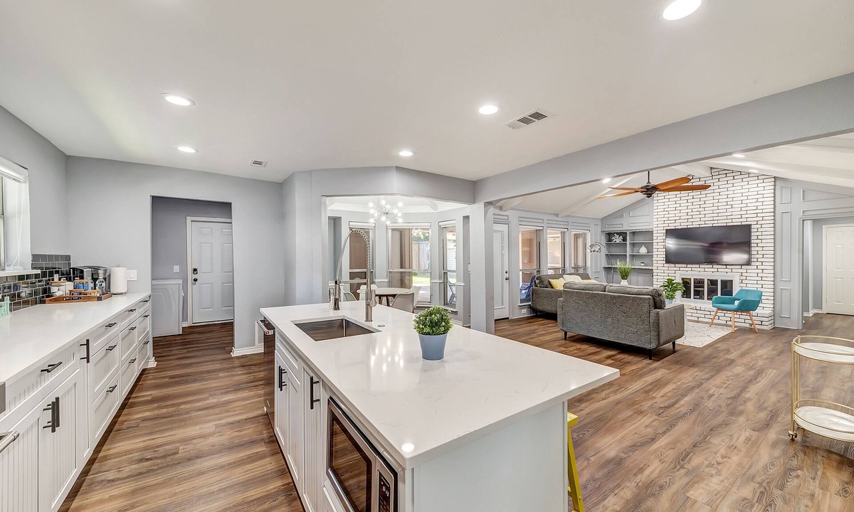 Northeast Carrollton House | Remote work, Near Highways, King bed, Family-friendly, Games, Foosball, Grill