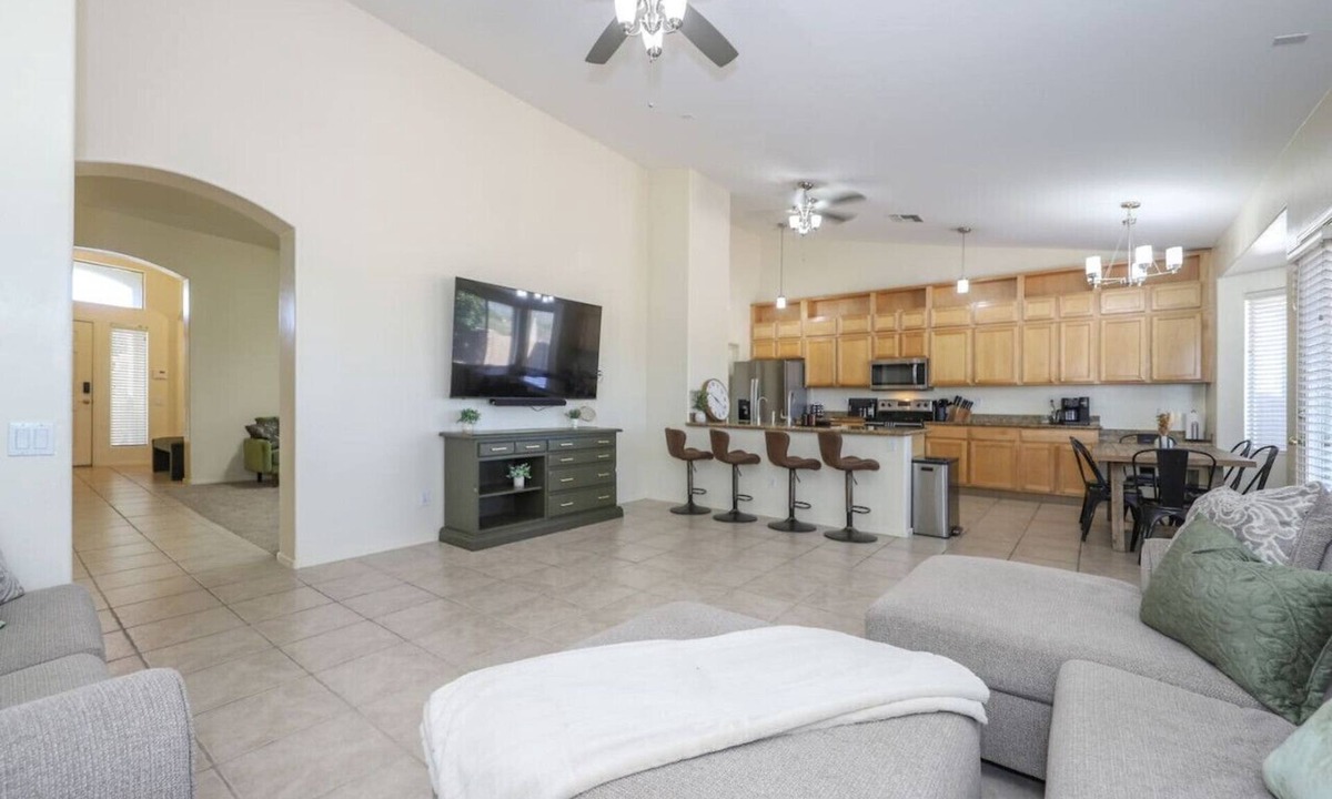 Cancion De La Luna House | RestReady 4BR for Bikes & Hikes!