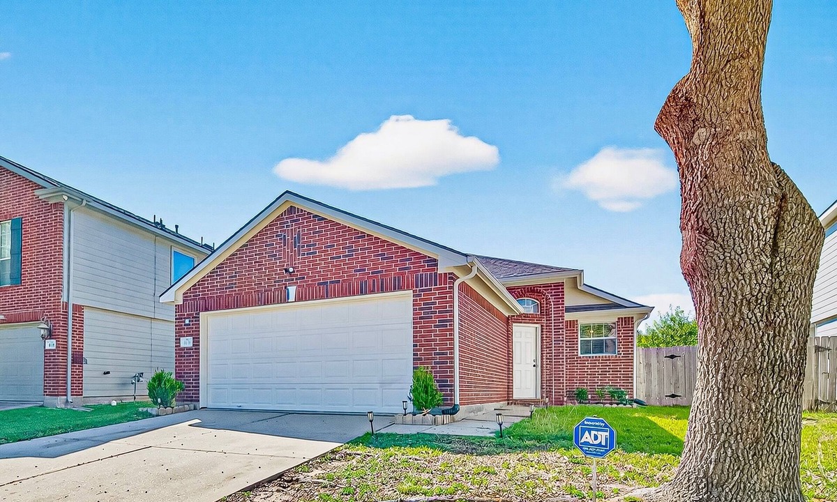 Clodine House | Retreat with this 2 Master Suites. Spacious 5-bed, 3-bath in Asia Town Houston.