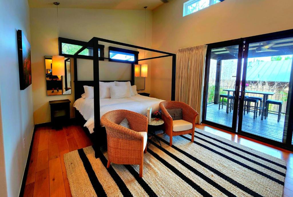 Spicewood Villa | Riverbend Cabin #08