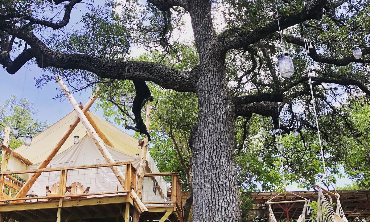 Naumanns Camp Bed & Breakfast | Romantic Lakefront Escape: Massage, Yoga, Winery, Kayaks, SUPs, Krause Springs!