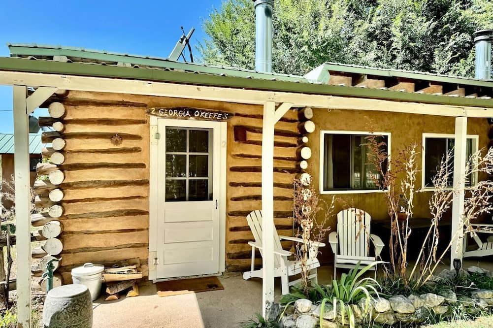 San Cristobal Cabin | Rural Log Cabin Rental for Couples near Taos Ski Valley