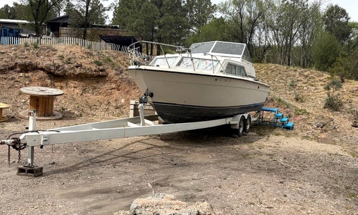 Mayhill Boat Rental | Rustic Boat Glamping Retreat with Mountain Views near Rio Peñasco in Mayhill, New Mexico