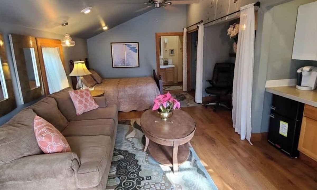 Lafayette Apartment | Sanctuary Studio & Fenced Yard & Outdoor Living Area