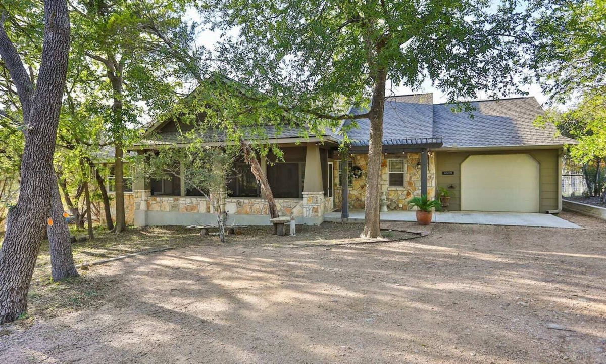 Kerrville House | Secluded cottage close to town with firepit