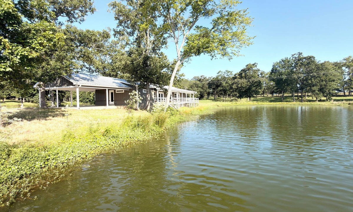 Grand Saline House | Secluded Lakefront Escape Near Canton Trade Days