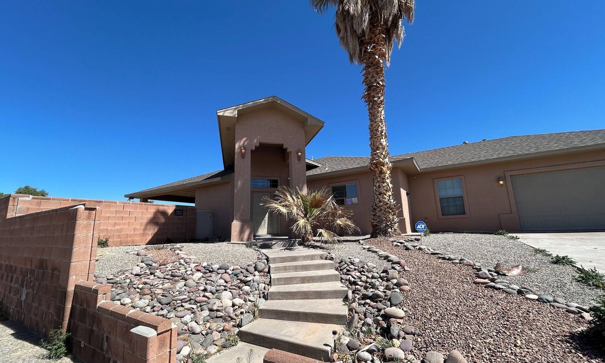 Alamogordo House | Serene 4-bedroom house with AC/Heater in charming Alamogordo