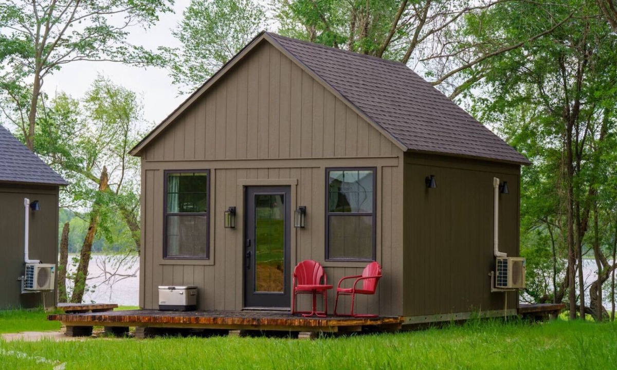 Jewett Cabin | Serene Lakefront Escape: King Bed, Ofuro Tub, Farm Views, Workspace, Patio!