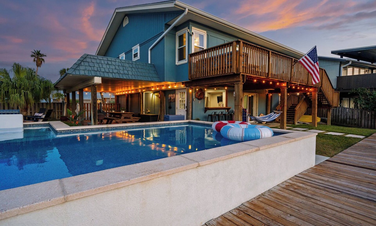 Key Allegro House | Serene Waterfront 5BR sleeps 15 w/Heated Pool, Fire Pit, Boat & Jet Ski Lift