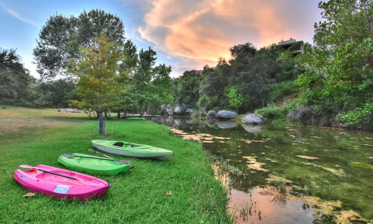 Georgetown House | `Serenity On The San Gabriel` Pet-Friendly! Riverfront! Kayaks! Bikes!