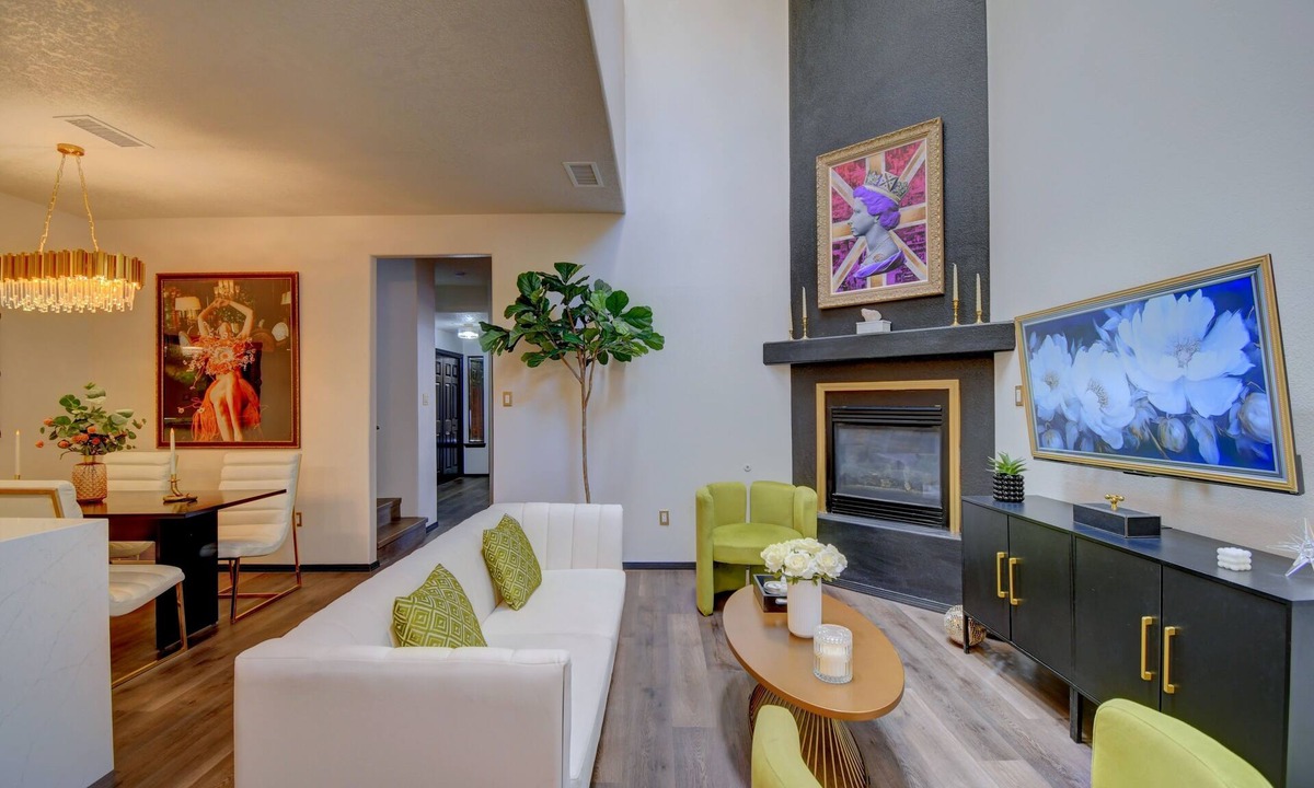 S Y Jackson House | Sleeps 11! Mountain View’s. Fully renovated 4 Bedroom 3 Full Bathroom.