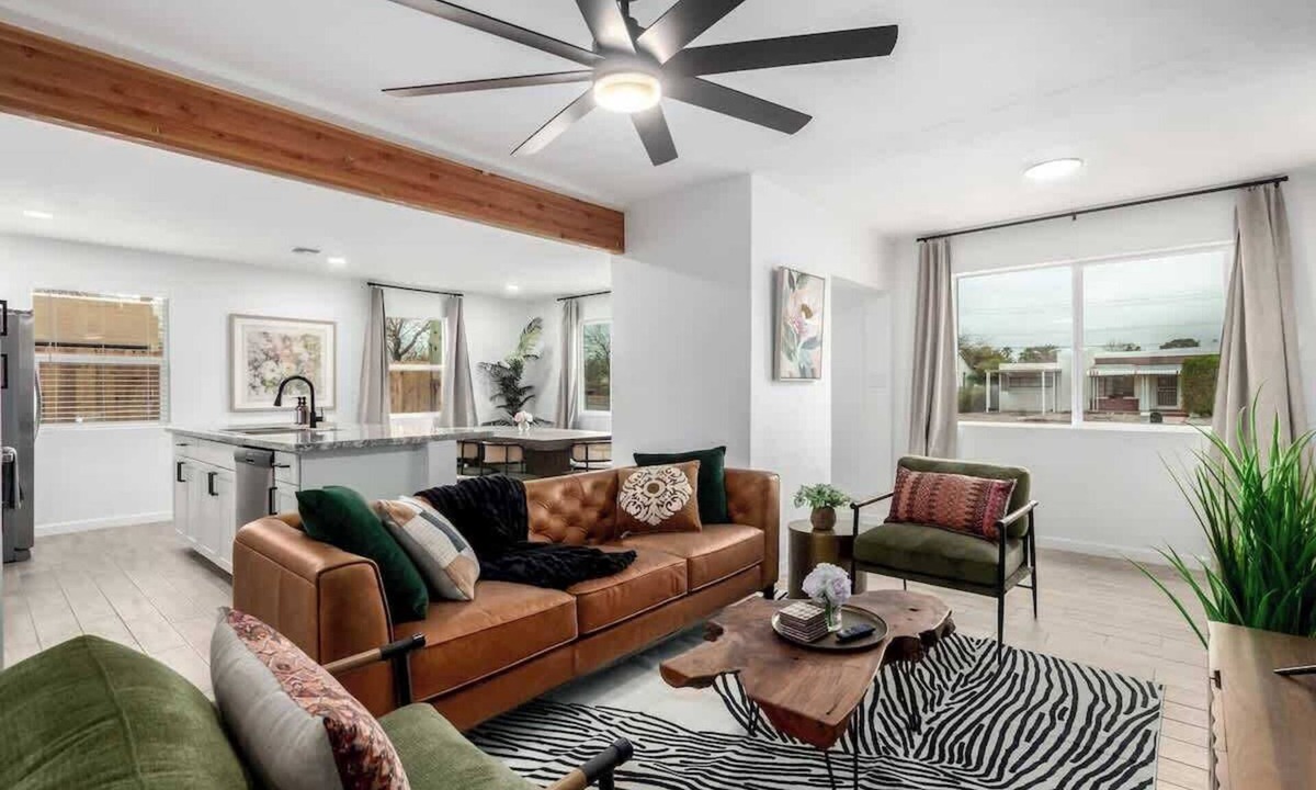 Peter Howell House | Soorya Hacienda 5 Bed 4 bath and Close to UofA