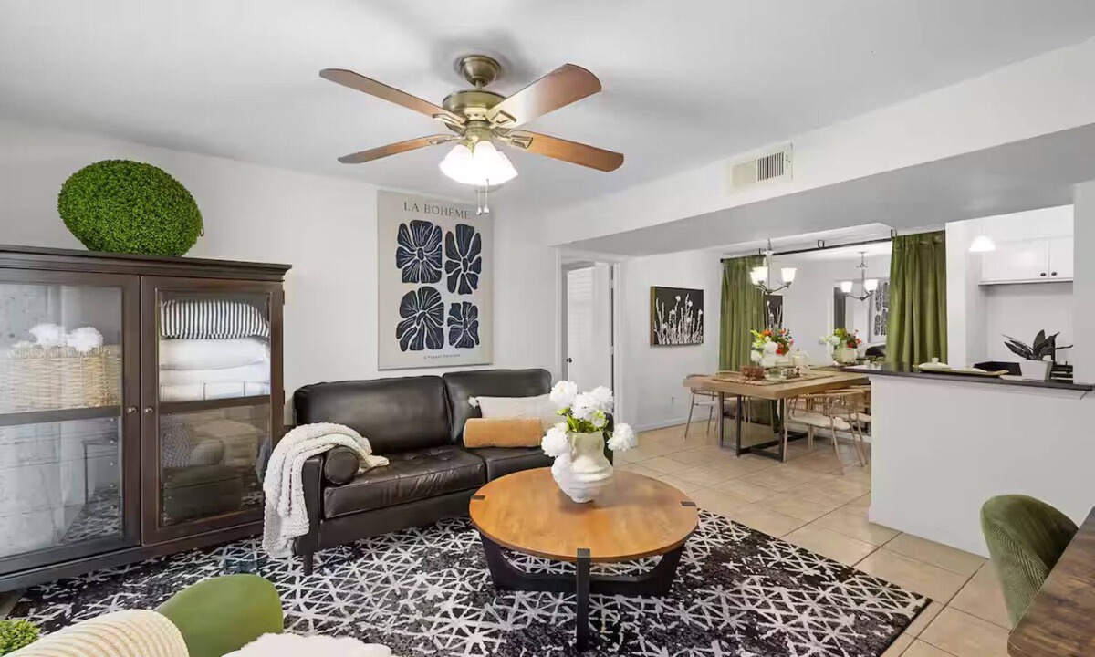 Plantation Oaks Condo | Sophisticated 2BR by TAMU/King/Washer/Swimming Pool
