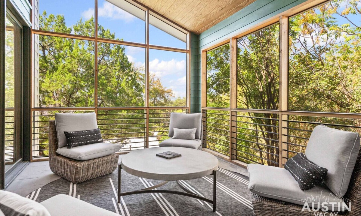 Galindo Apartment | South Austin King Suite w/Screened Porch & Miele Espresso, Near SoCo & Zilker