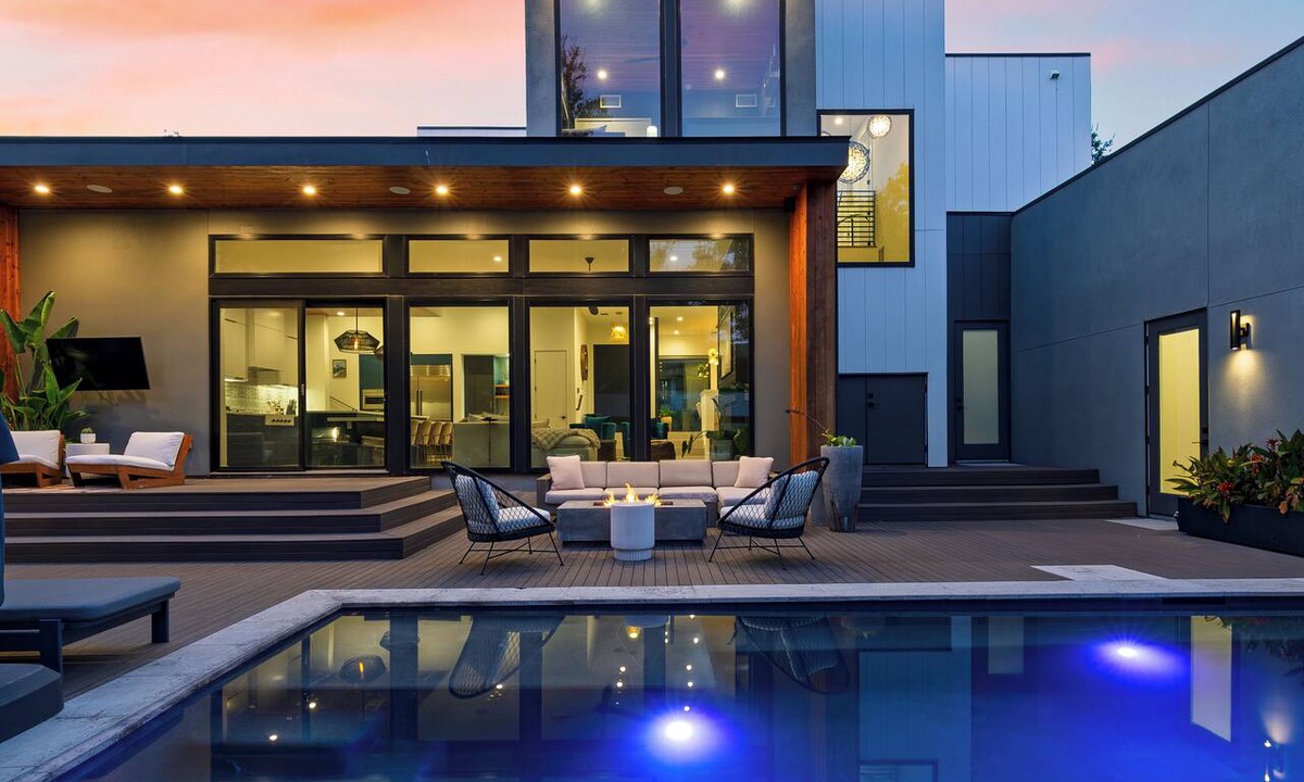 Barton Hills House | South Austin Retreat Pool + Fire Pit Near South Congress | Oaklane Zen