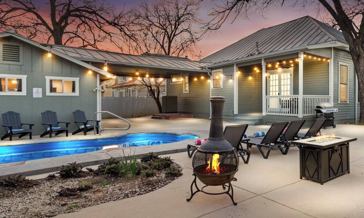 Southtown House | Southtown Charm: Pool, Arcade & King Beds