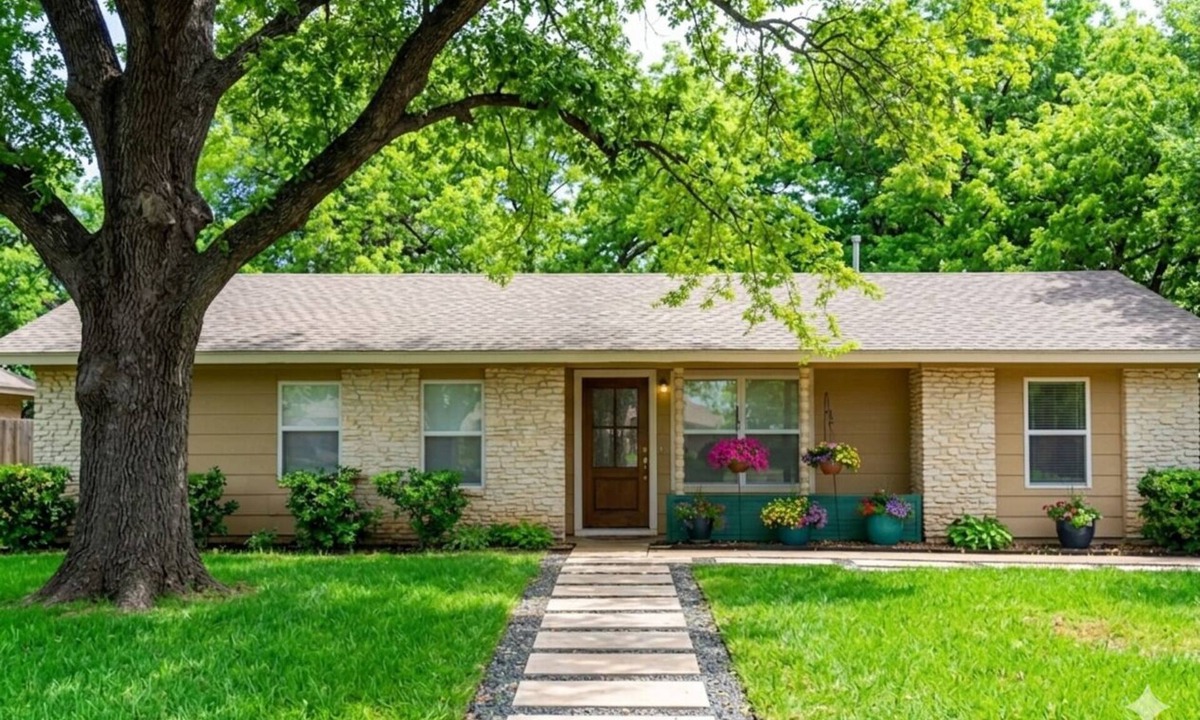 South Manchaca House | Spacious 3BR SoCO Family Home❤️ Big Private Yard with Firepit | Minutes to DT