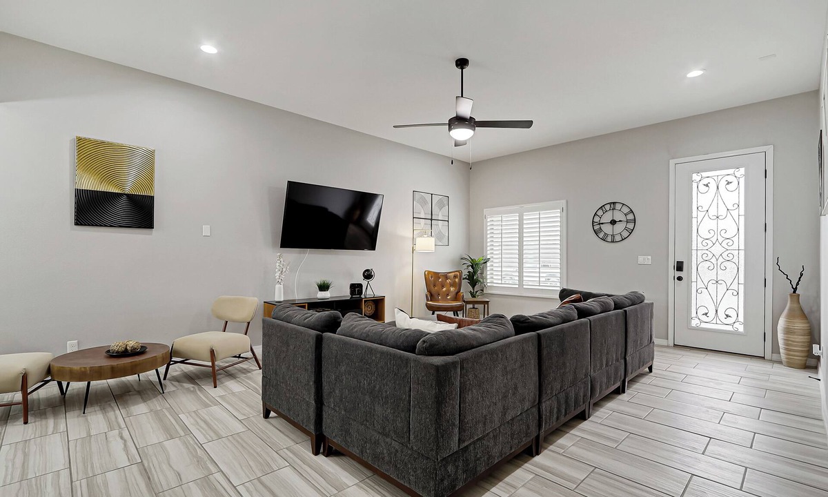 Biggs Field House | Spacious 4-Bedroom Haven/Ideal for Extended Stay