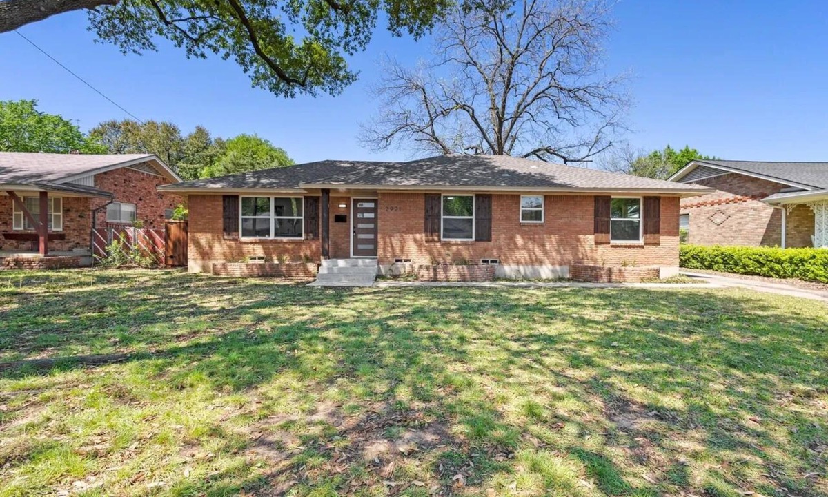 Oak Cliff House | Spacious 4Bedroom Home in Quiet Neighborhood, Near Bishop Arts & AT&T Stadium