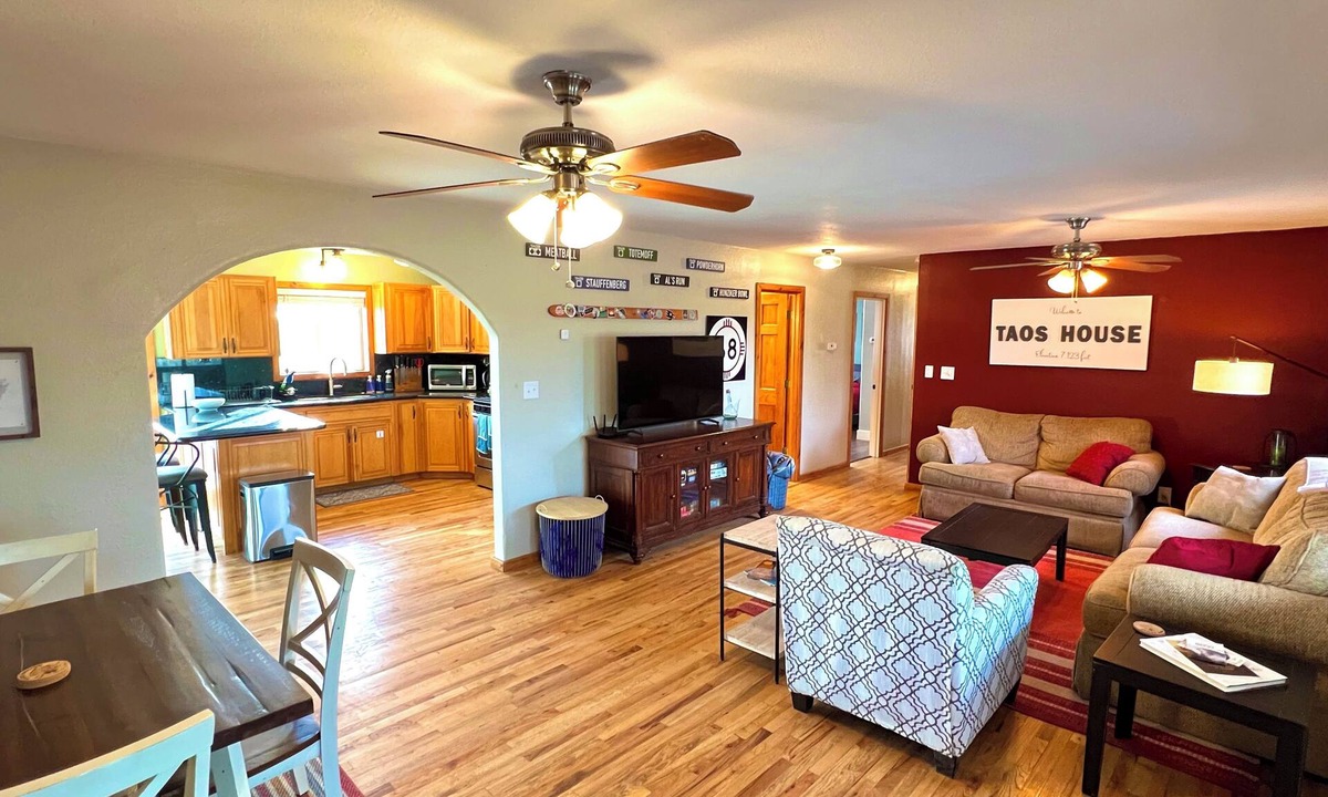 Arroyo Hondo House | Spacious 4BR Hondo Mesa Home, Panoramic Mountain Views & Easy Ski Valley Access