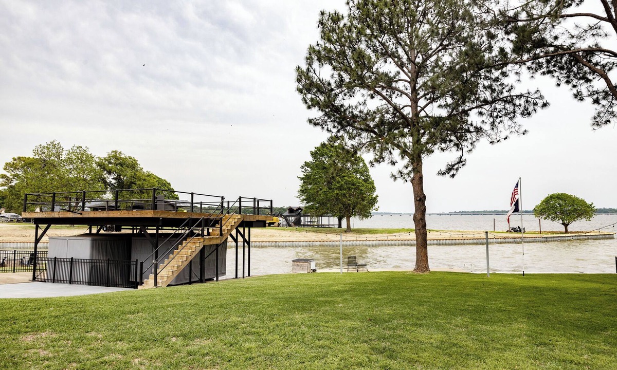 Mabank House | Spacious 6-bedroom house with WiFi and AC in awesome Gun Barrel City Boat Cletes