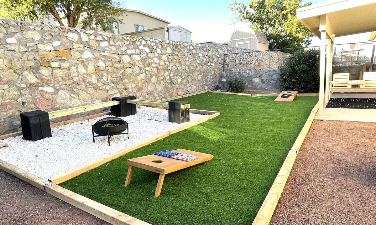 Northeast El Paso House | Spacious Family Home Fort Bliss Full Kitchen Games Dog Friendly