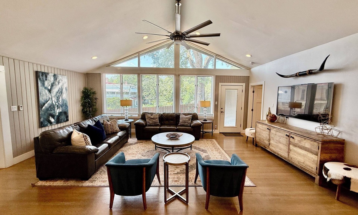 Clarksville House | Spacious Home + Walk to SXSW - Kennedy!