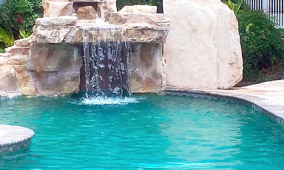 Gruene Condo | State Haus in Gruene on the river walk to tube, shop and dine! Village at Gruene