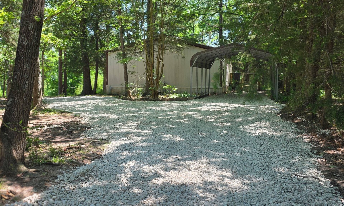 Quitman House | Stay at Lazy Lure just minutes to several surrounding lakes