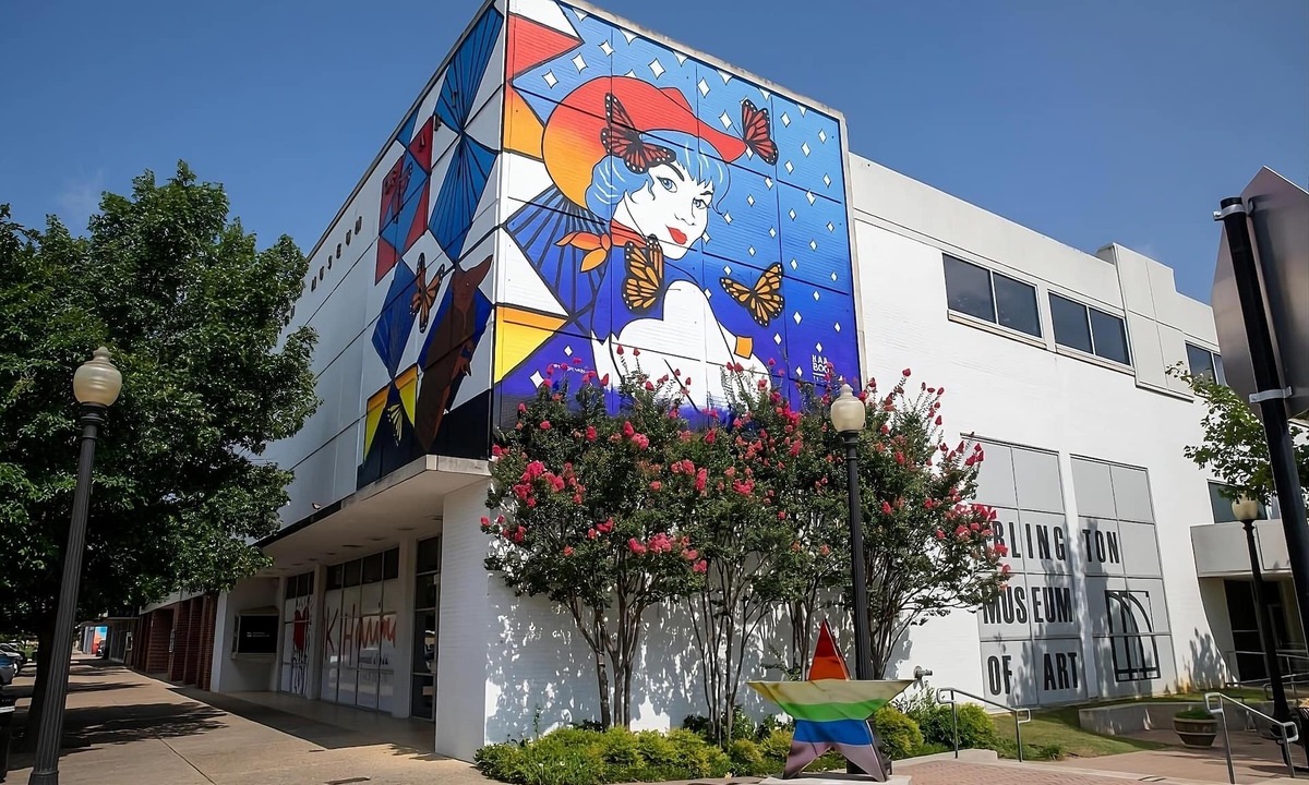 North Arlington Apartment | Stay Close to Arlington Museum of Art! 2 Pet-friendly Suites with Full Kitchens!