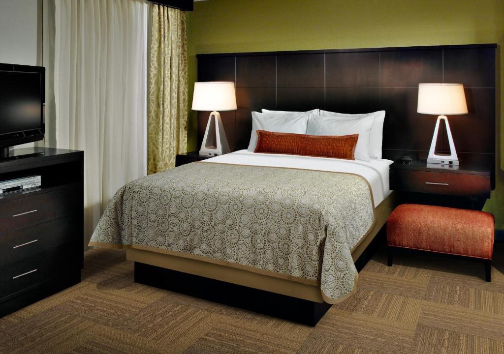 College Station Hotel | Staybridge Suites College Station by IHG