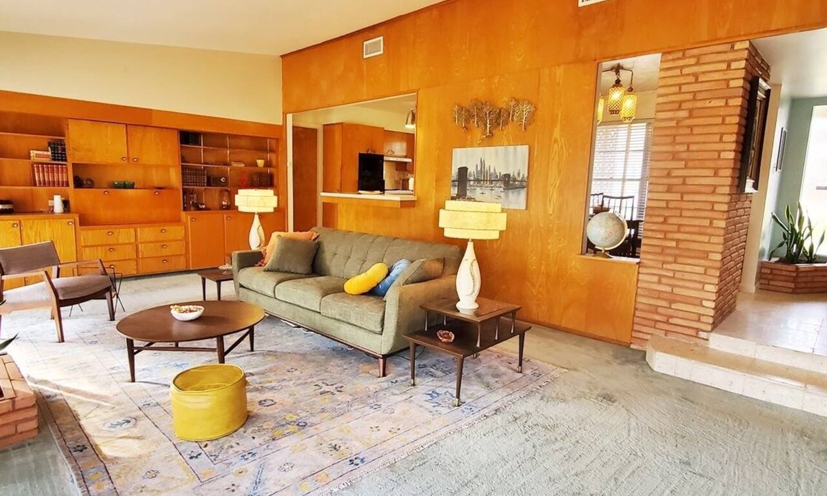 Shearer Hills - Ridgeview House | Step back in time! Grandma's MCM House is Super Cool!