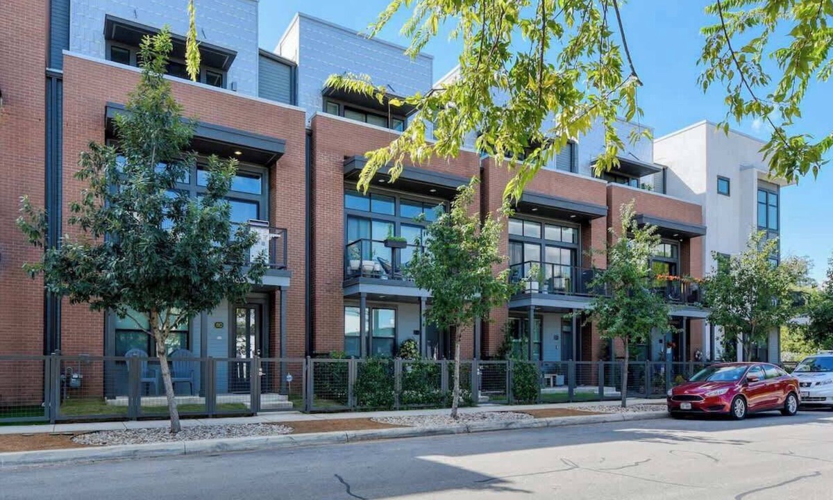 Tobin Hill House | Steps to Pearl - Two Townhomes - Sleeps 22