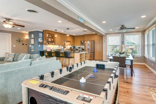 Pirates Beach House | Steps to Pirate Beach: Galveston Home w/Deck!