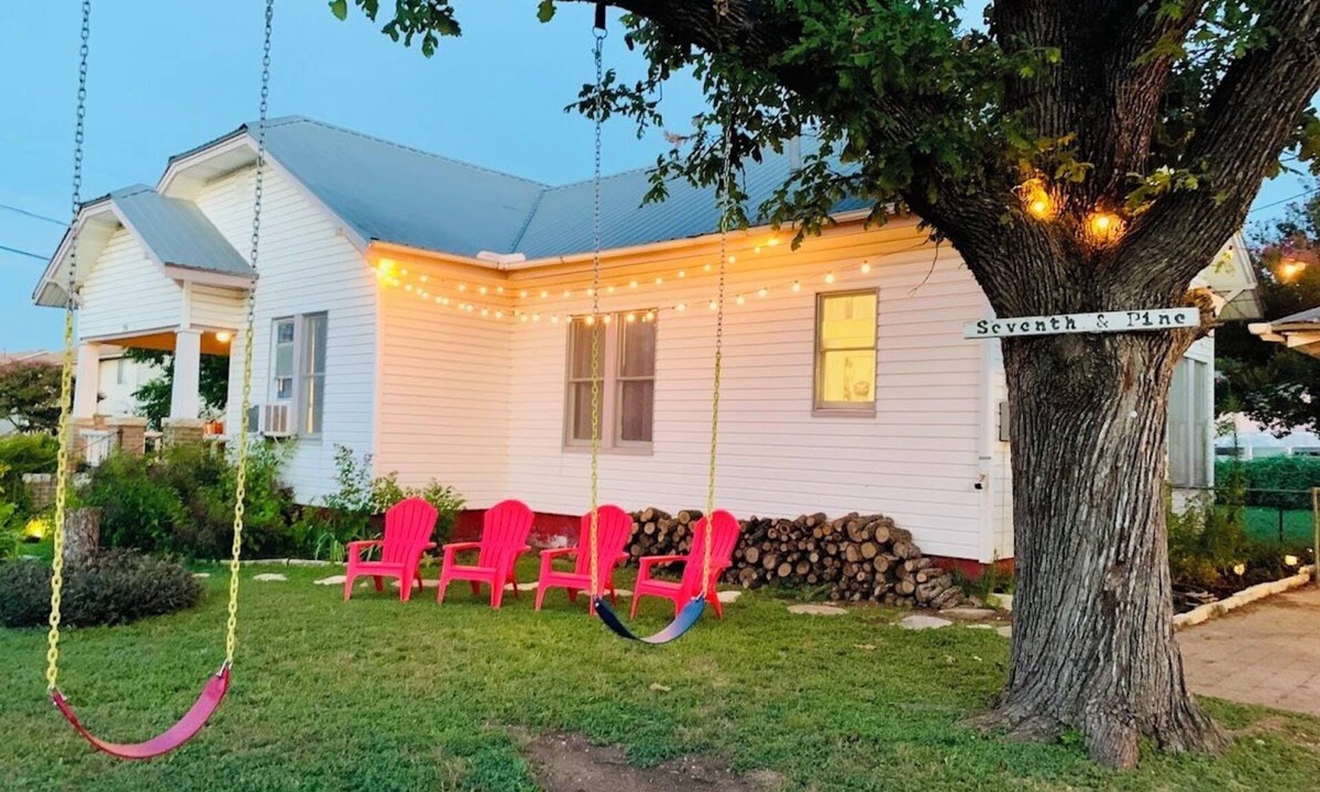 Georgetown House | Steps to Square & Southwestern - 3rd Gen Fam-Owned - Old Town L-I-V-I-N'