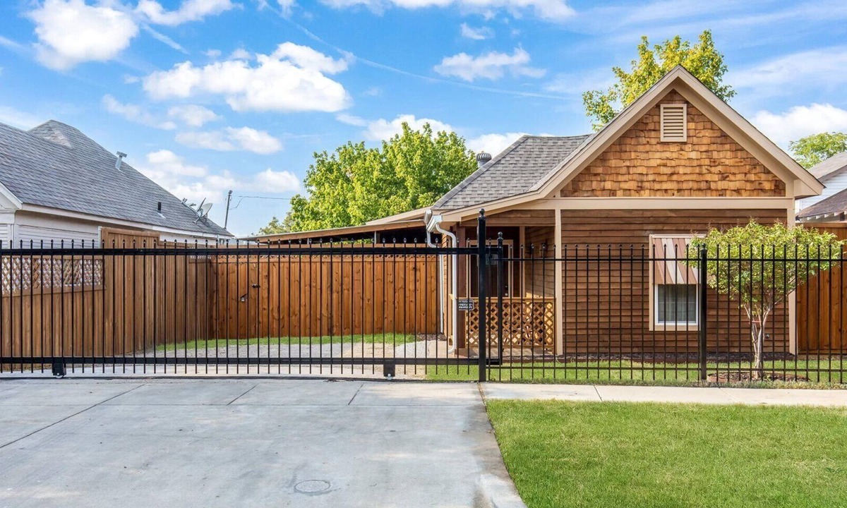 Fort Worth House | Stockyards 5 mins!-New!-Sleeps 8. Cedar House, TCU close by