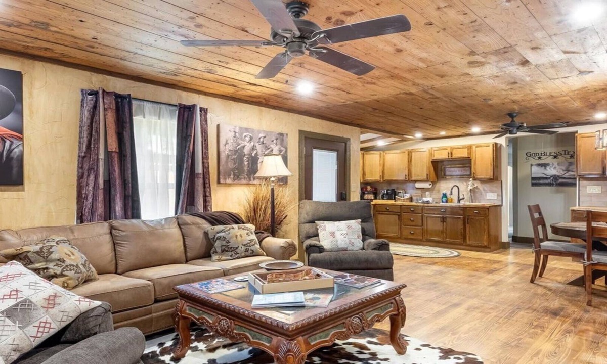 Fort Worth House | Stockyards Cowboy Lodge - 1/8 mi to Stockyards-Sleeps up to10-add 11 next door!