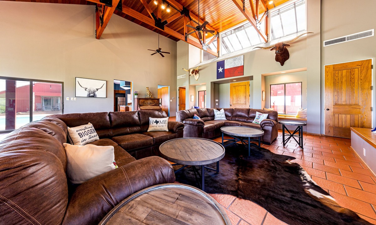 Cedar Creek House | Stunning 400-Acre Private Ranch Close to Austin and COTA - Pool, Fishing, Events